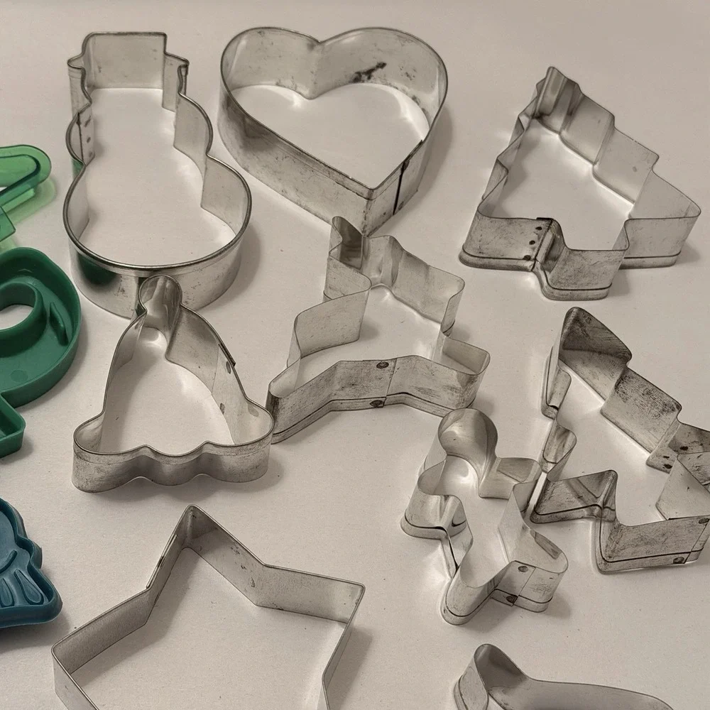 VTG Cookie Cutter LOT VTG Silver Metal Green Plastic Christmas Kitsch Retro Deco